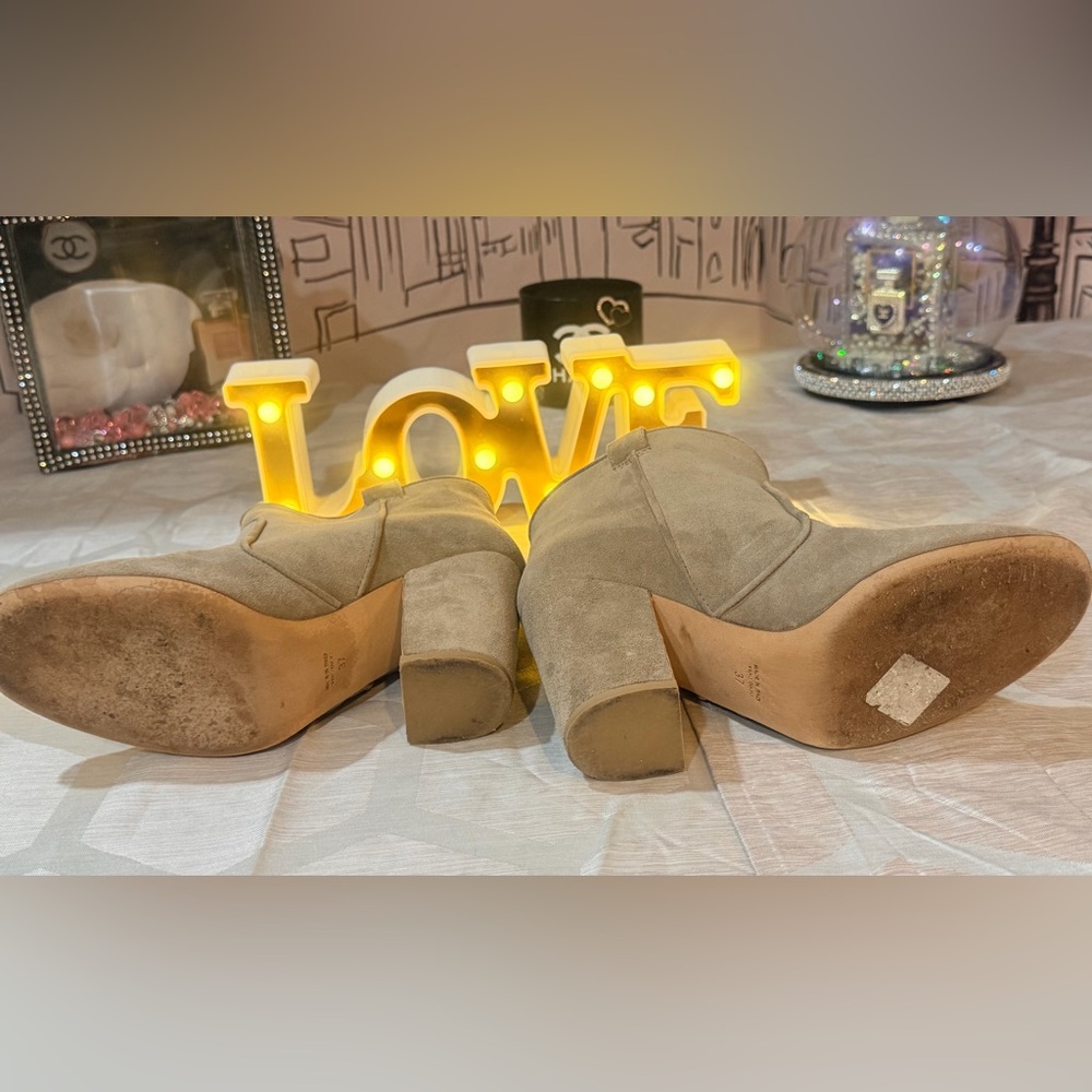 GUC👁️👀Laurence Dacade
Tan Suede Ankle Boots - Picture 10 of 11